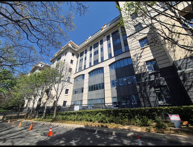 1,563M² OFFICE TO LET IN SANDTON CENTRAL